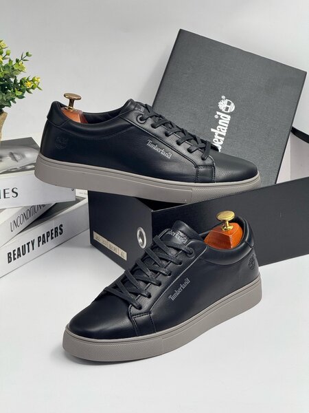 TIMBERLAND BLACK AND GREY