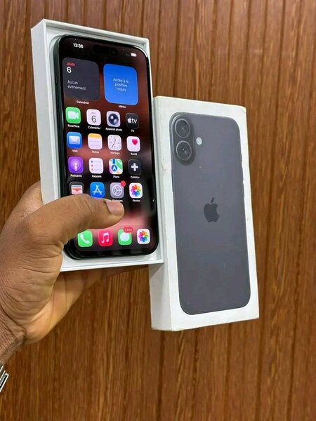 iPhone 16 noir 128 Go