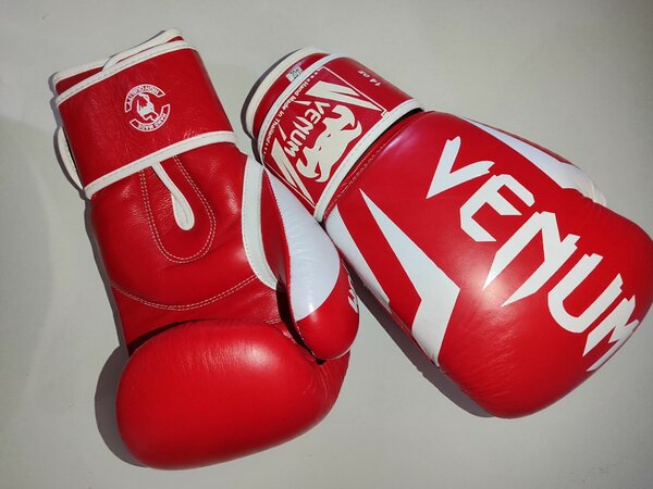 Боксерские перчатки