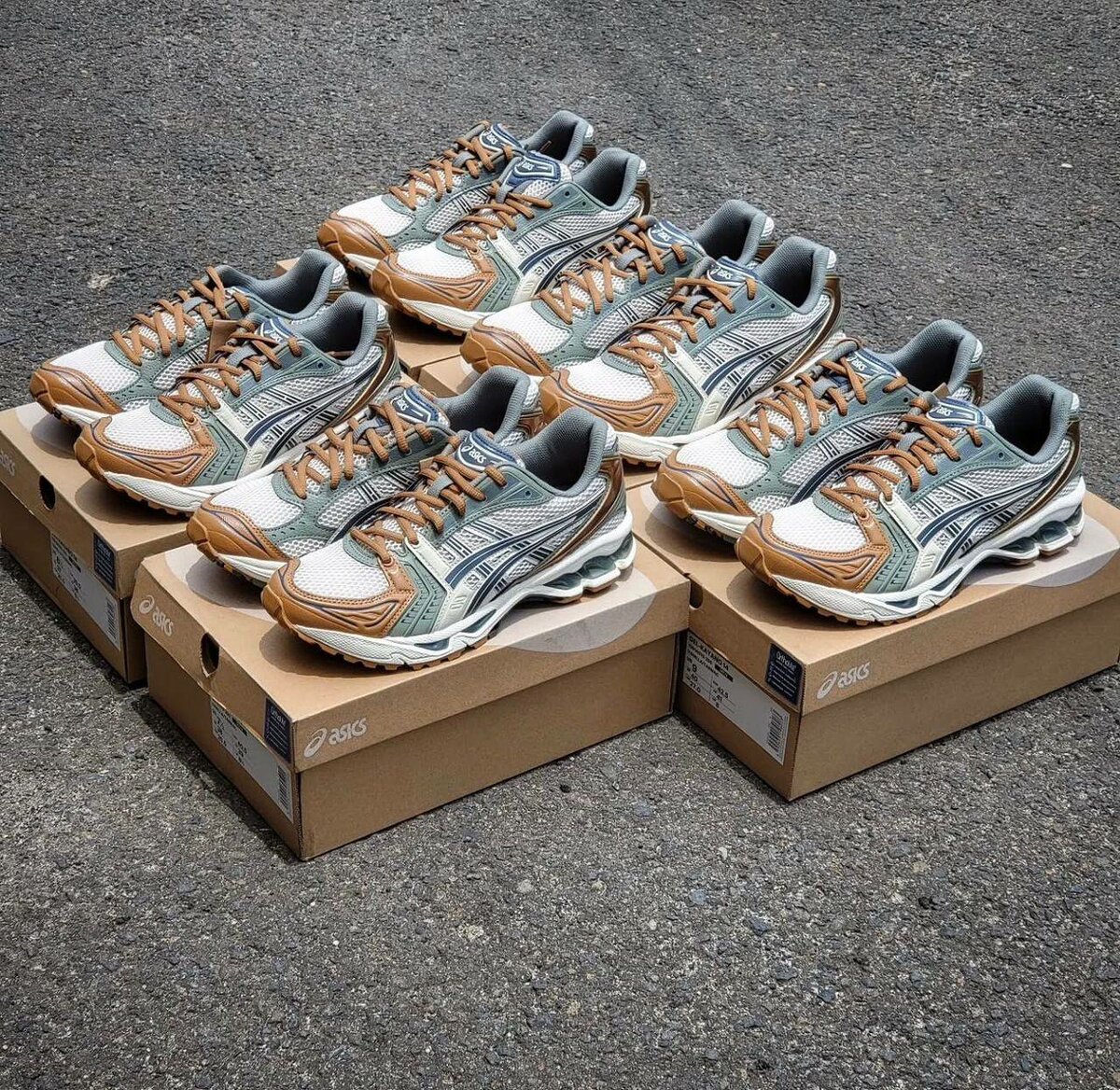 Chaussures de course ASICS modernes