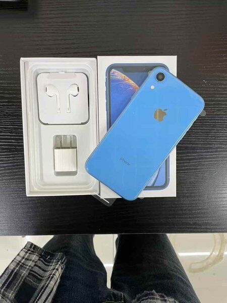 BRAND NEW IPHONE XR