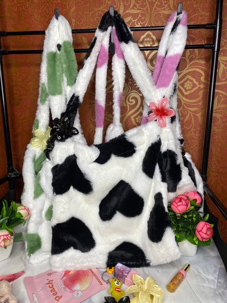 Sac fourrure à motifs cœurs