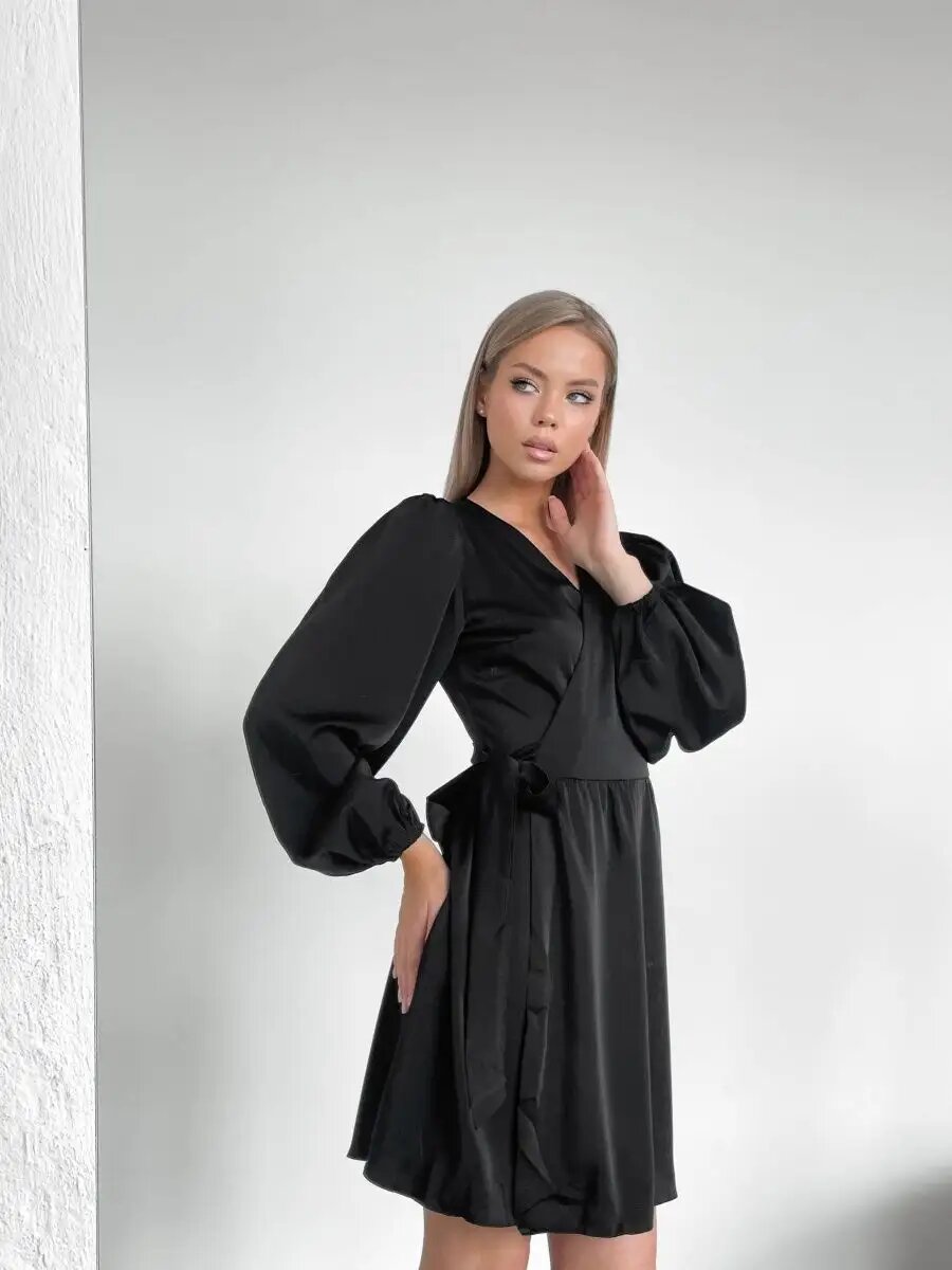 Шелковое платье на запах.