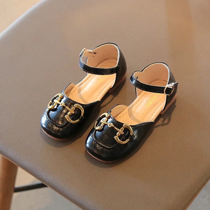 Kids sandals shoe available in size 28