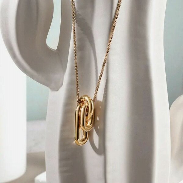 Collier chaîne doré élégant