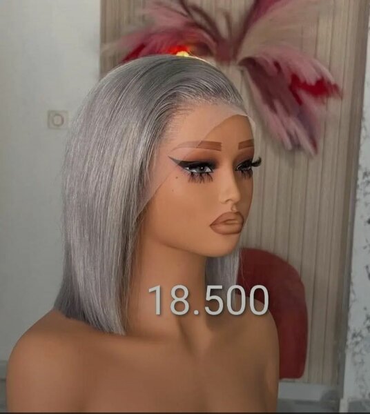 Perruque synthétique grise