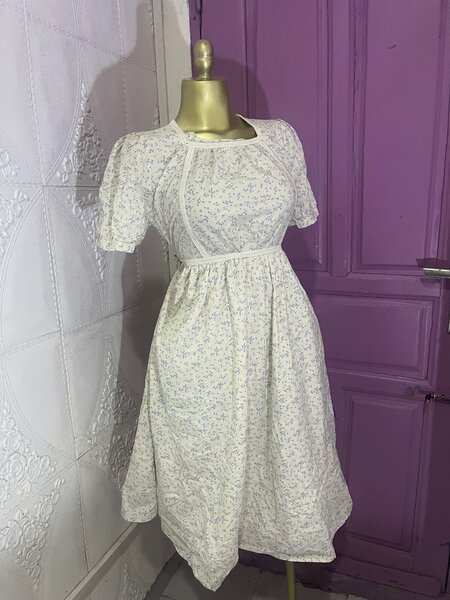 Robe vintage à fleurs légères
