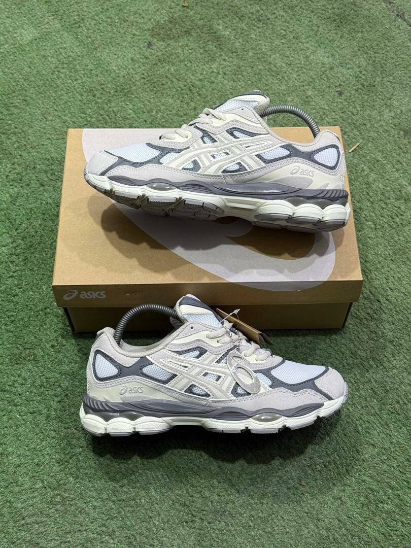 Baskets ASICS modernes