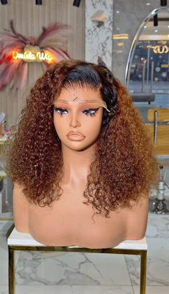 Perruque bouclée naturelle