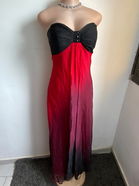 Sleeveless party starter gown