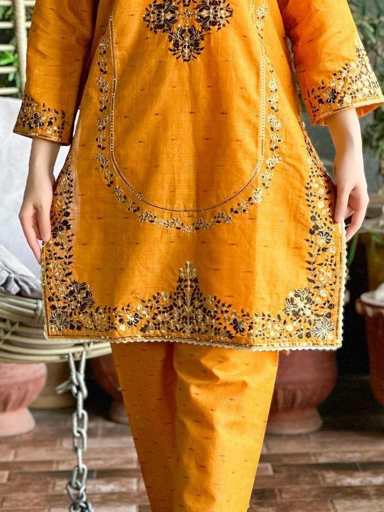 Lawn stitched 3 pc size ,m,L,   DC Free