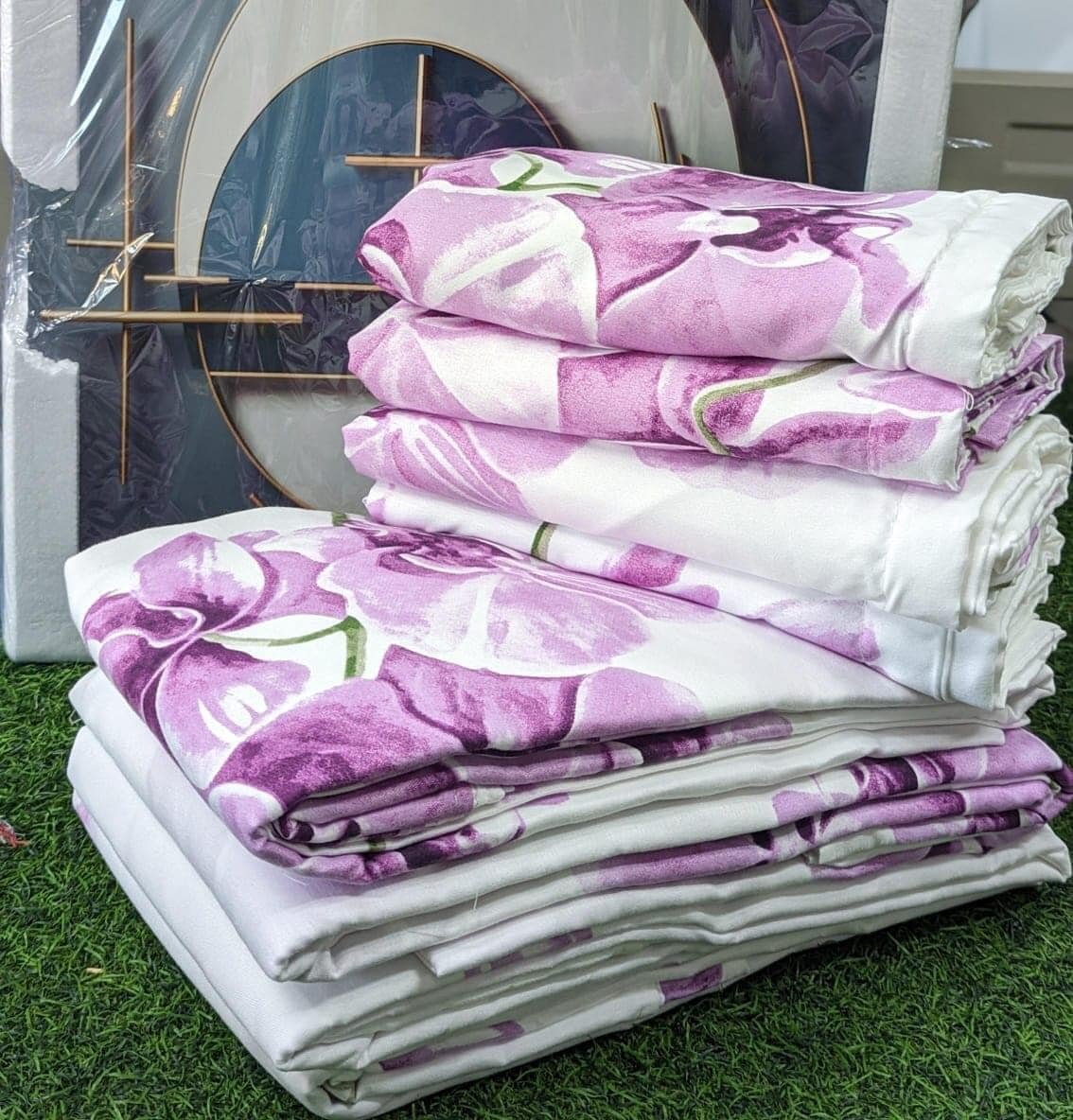 set includes 2 bedsheets and 4 pillowcases