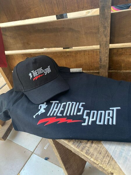 Casquette et T-shirt Themis Sport