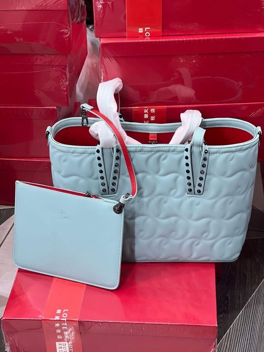 Sac à main louboutin
