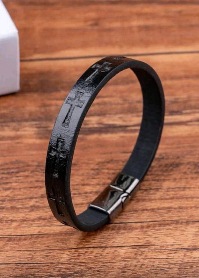 Bracelet en cuir noir pour hommes