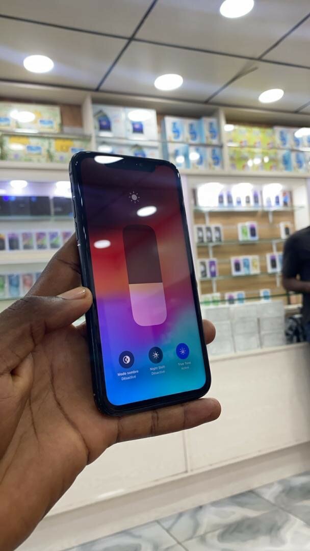 iPhone XR 64giga casineuf, tout est dorigine