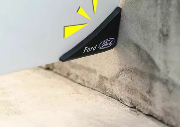 Угловая пласмасовая зашита при отрываниии дверей