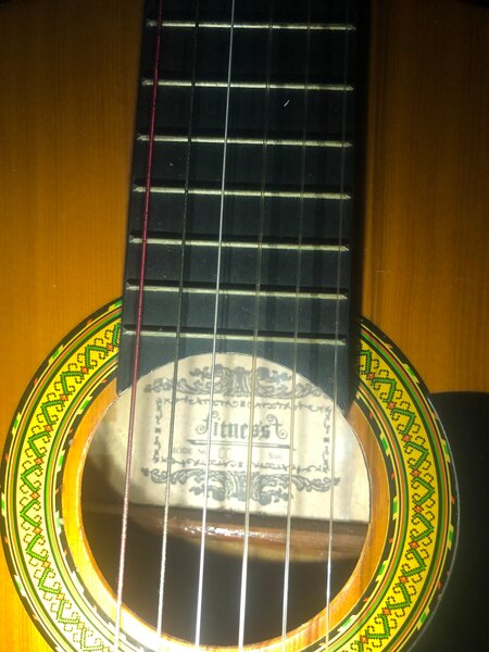 Guitare classique en bois