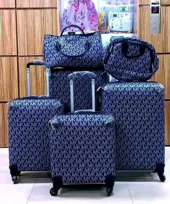 Ensemble de valises et sacs de voyage