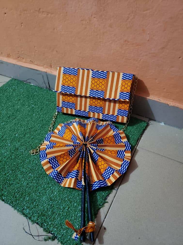 Pochette et son éventail