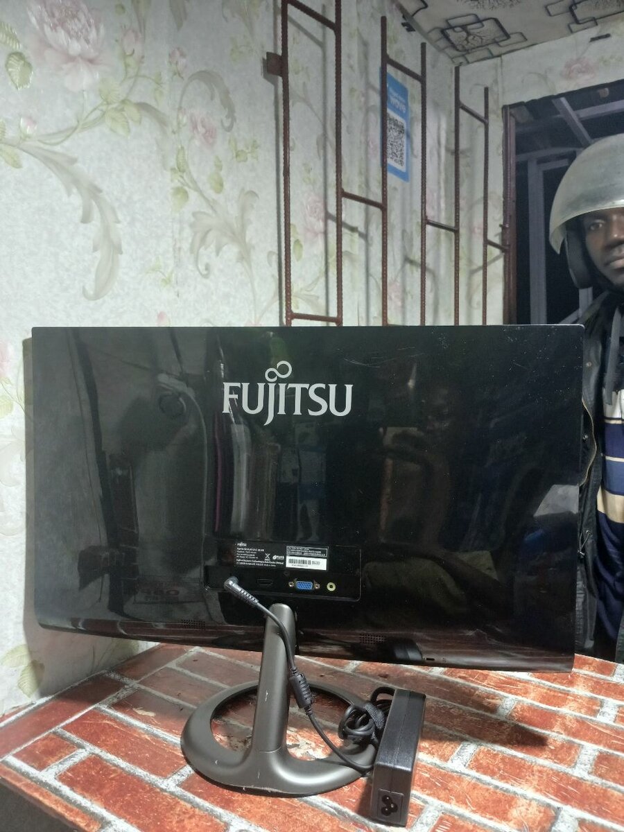 Moniteur Fujitsu LED FullHD 24