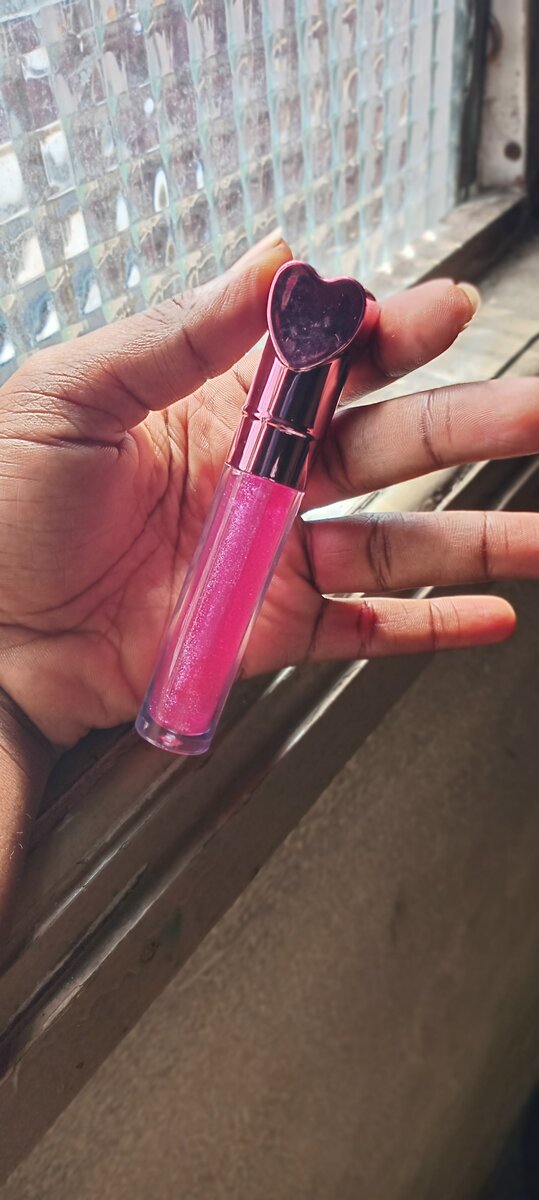 Gloss à lèvres rose pailleté