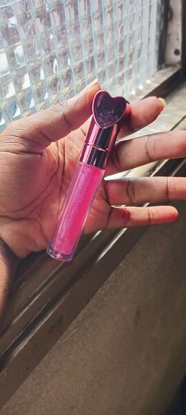 Gloss à lèvres rose pailleté