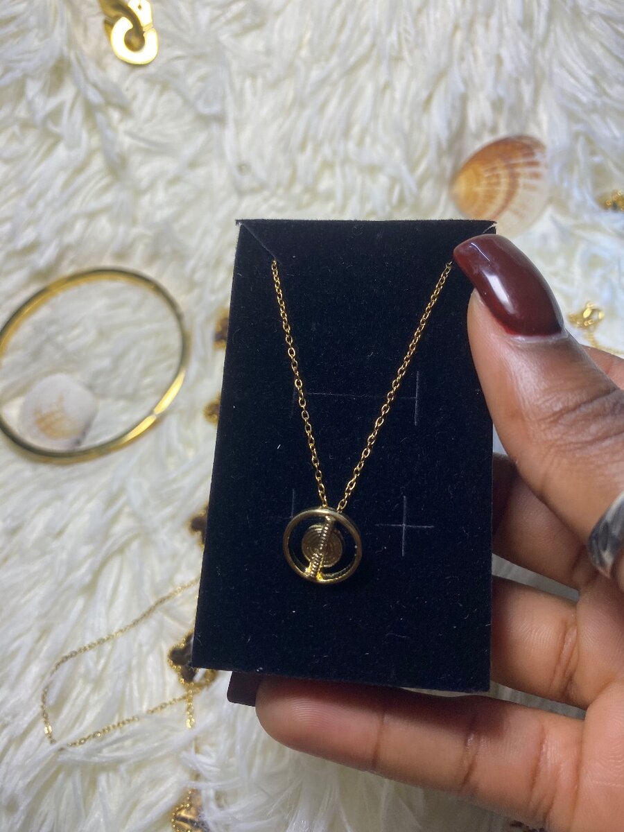 Elegant Gold Pendant chaîne