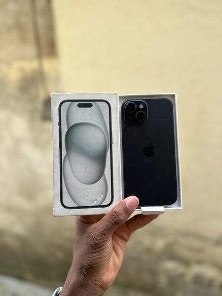 iPhone 15 simple