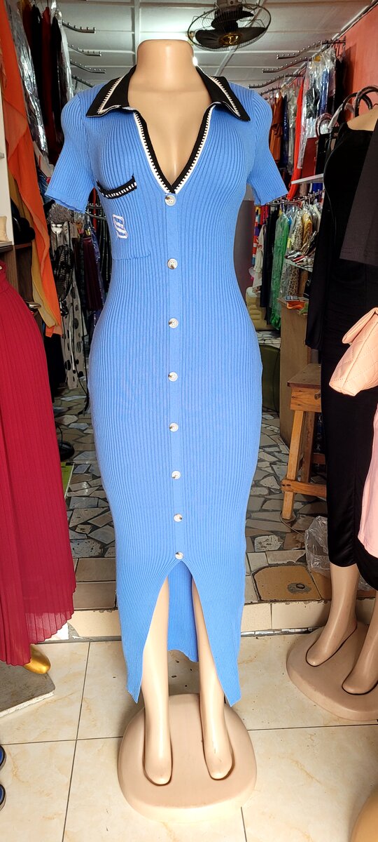 Robe en maille bleue longue