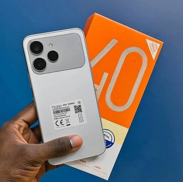 Smartphone TECNO moderne