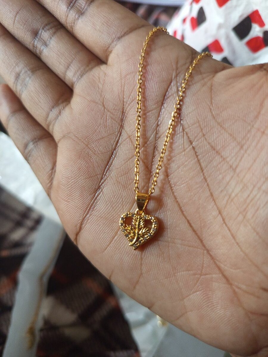 Heart pendant necklace