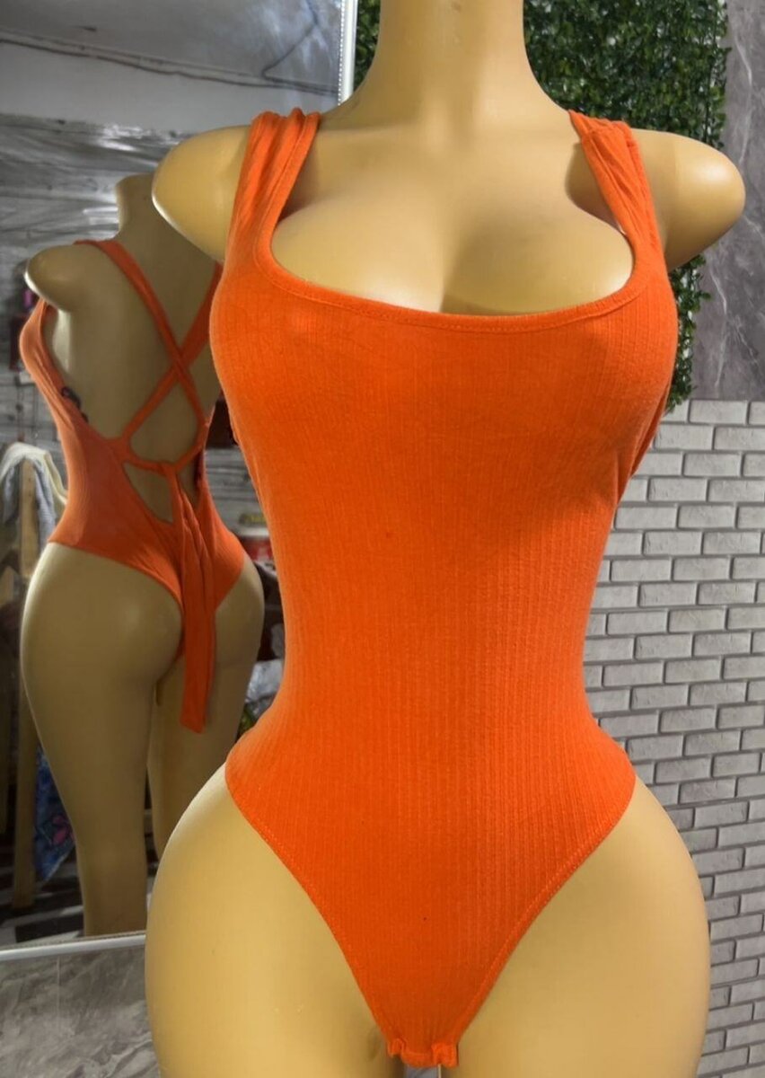 Body féminin élégant