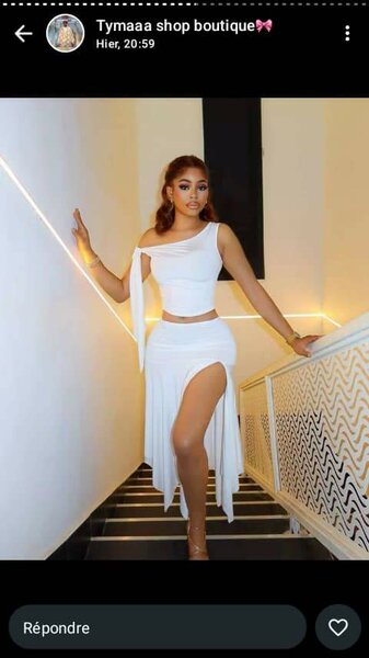 Robe chic à découpes tendance