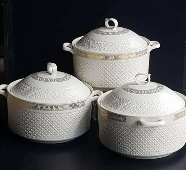 ENSEMBLE DE SOUPIÈRE EN CÉRAMIQUE DE TRÈS HAUTE QUALITÉ