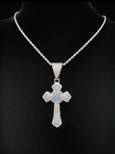 Collier croix en argent