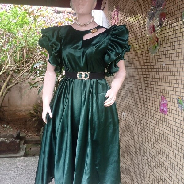 Robe Satin Émeraude Élégante