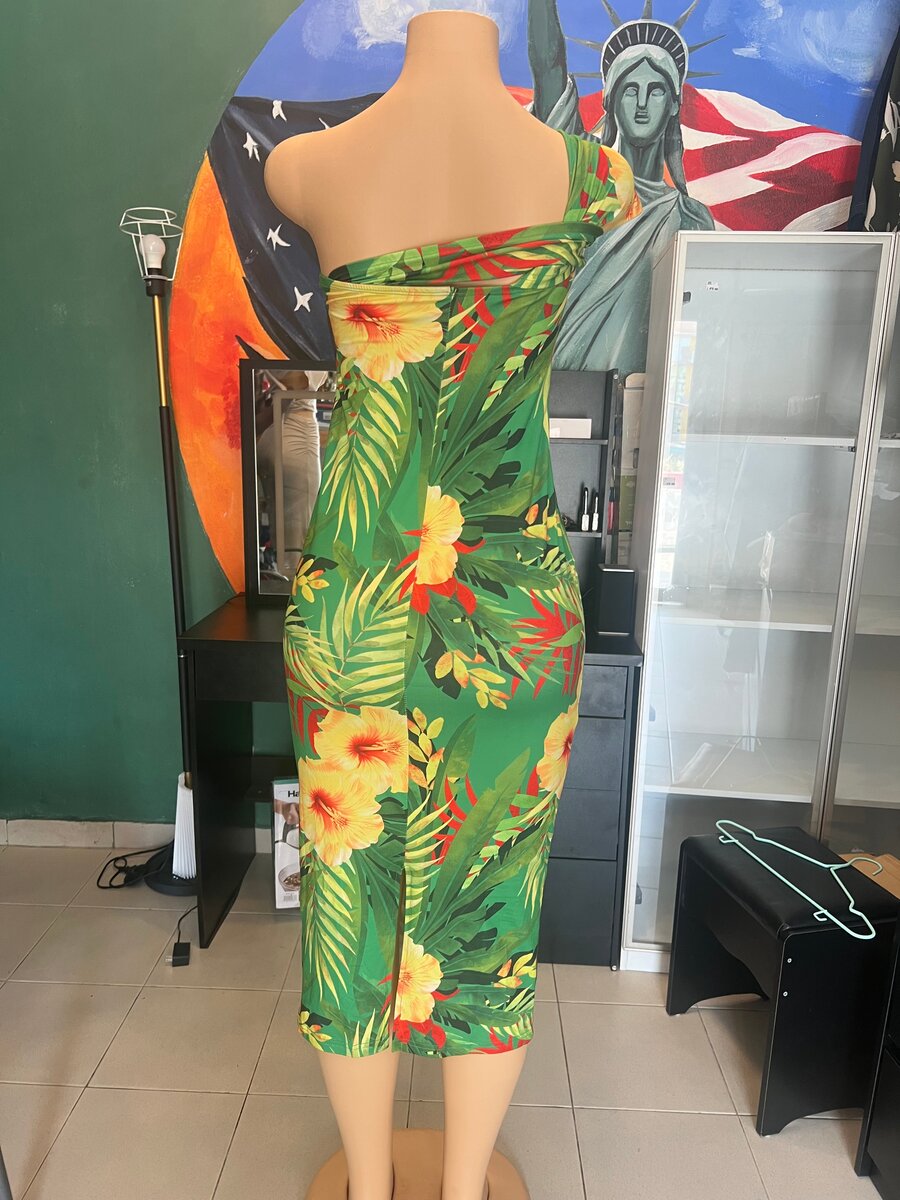 Robe tropicale à une épaule