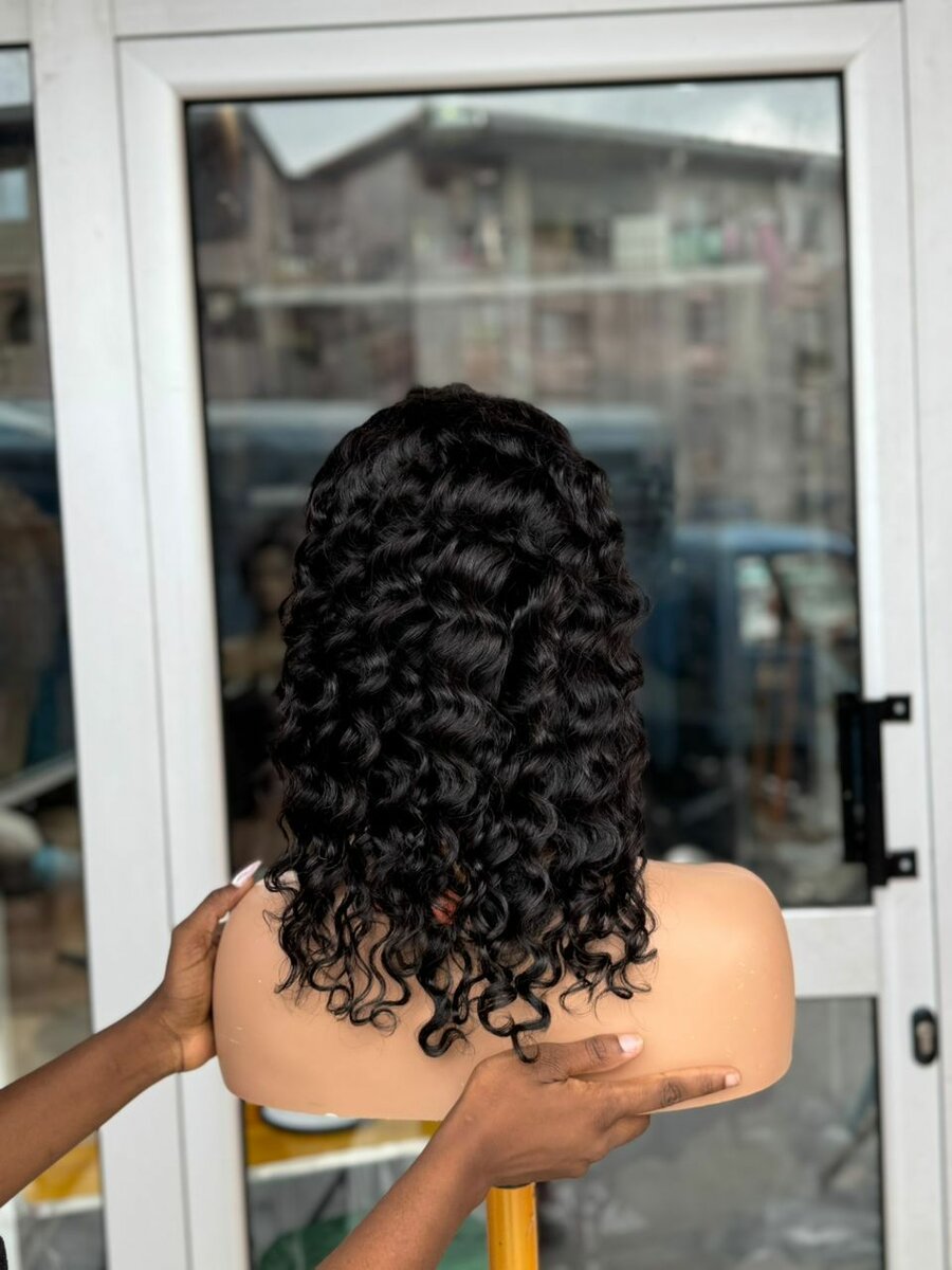 Perruque bouclée naturelle