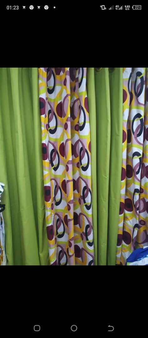 Rideaux en tissu à motifs colorés