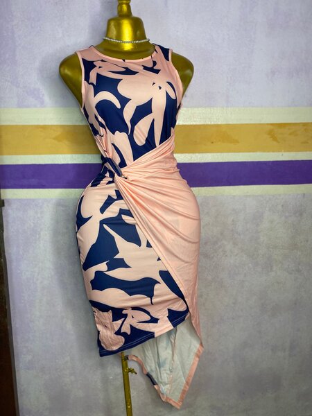 Robe mi-longue ajustée élégante