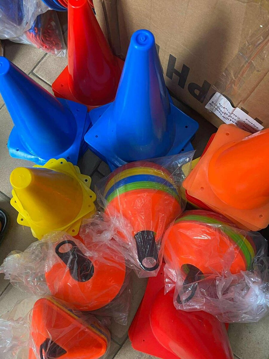 Cônes d'entraînement sportifs