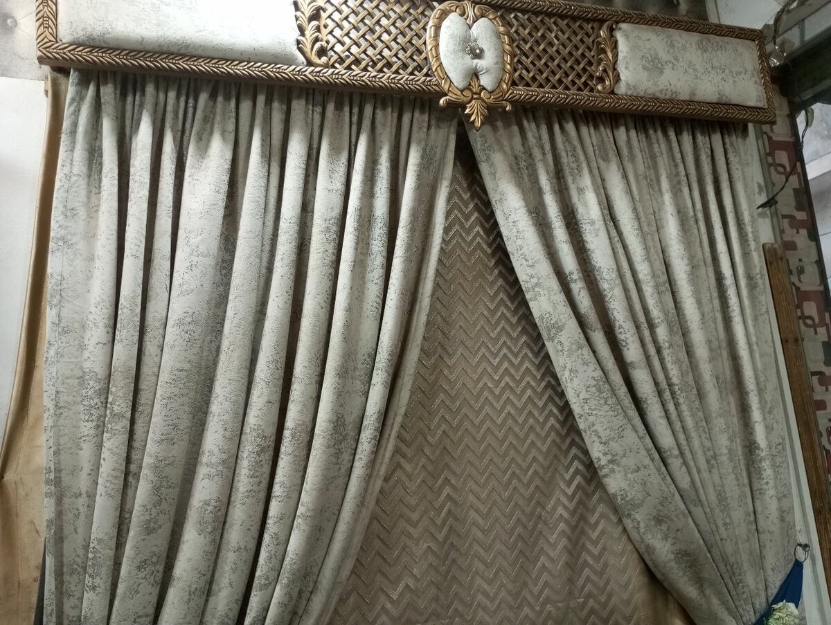 Pelmet carving curtains