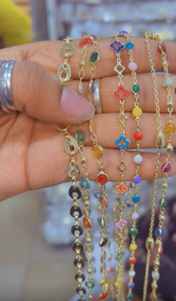 Collier en perles multicolores