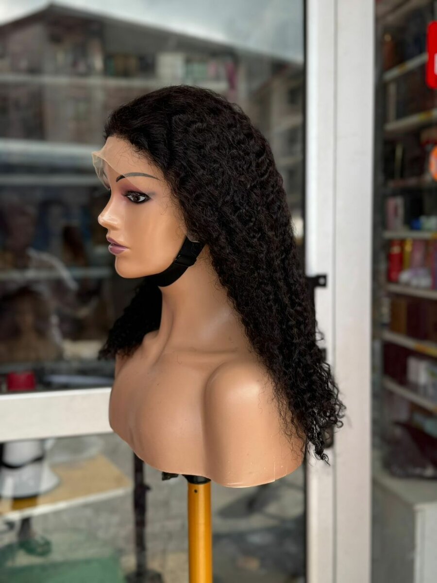 Perruque bouclée naturelle