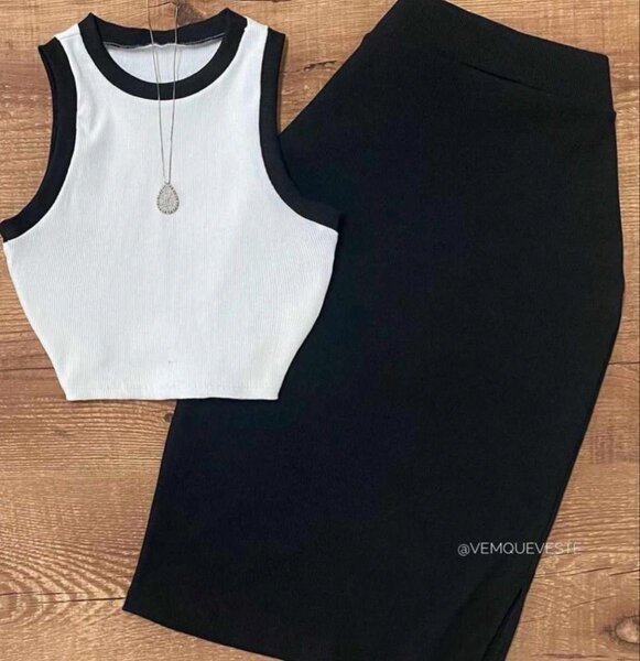 Ensemble Débardeur et Jupe Élégant
