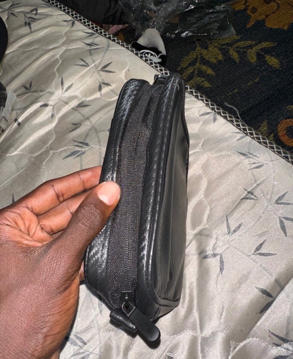 Sac noir carbone en cuir