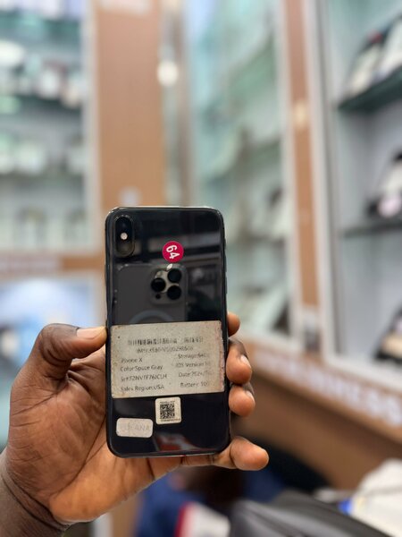 iPhone X 64Go Casi neuf retour