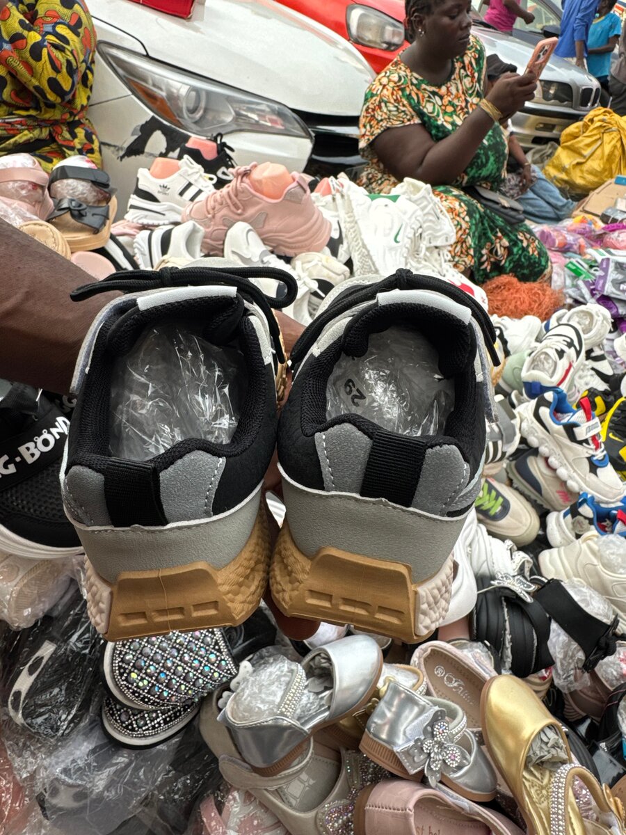 Baskets enfant résistantes