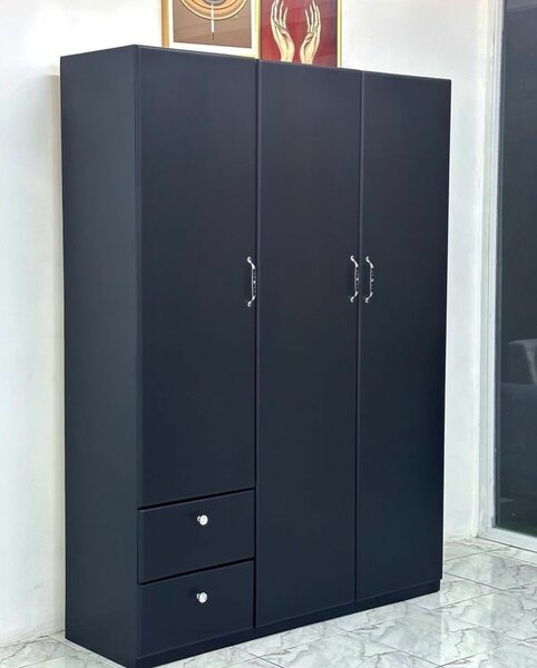 Armoire moderne noir 3 portes